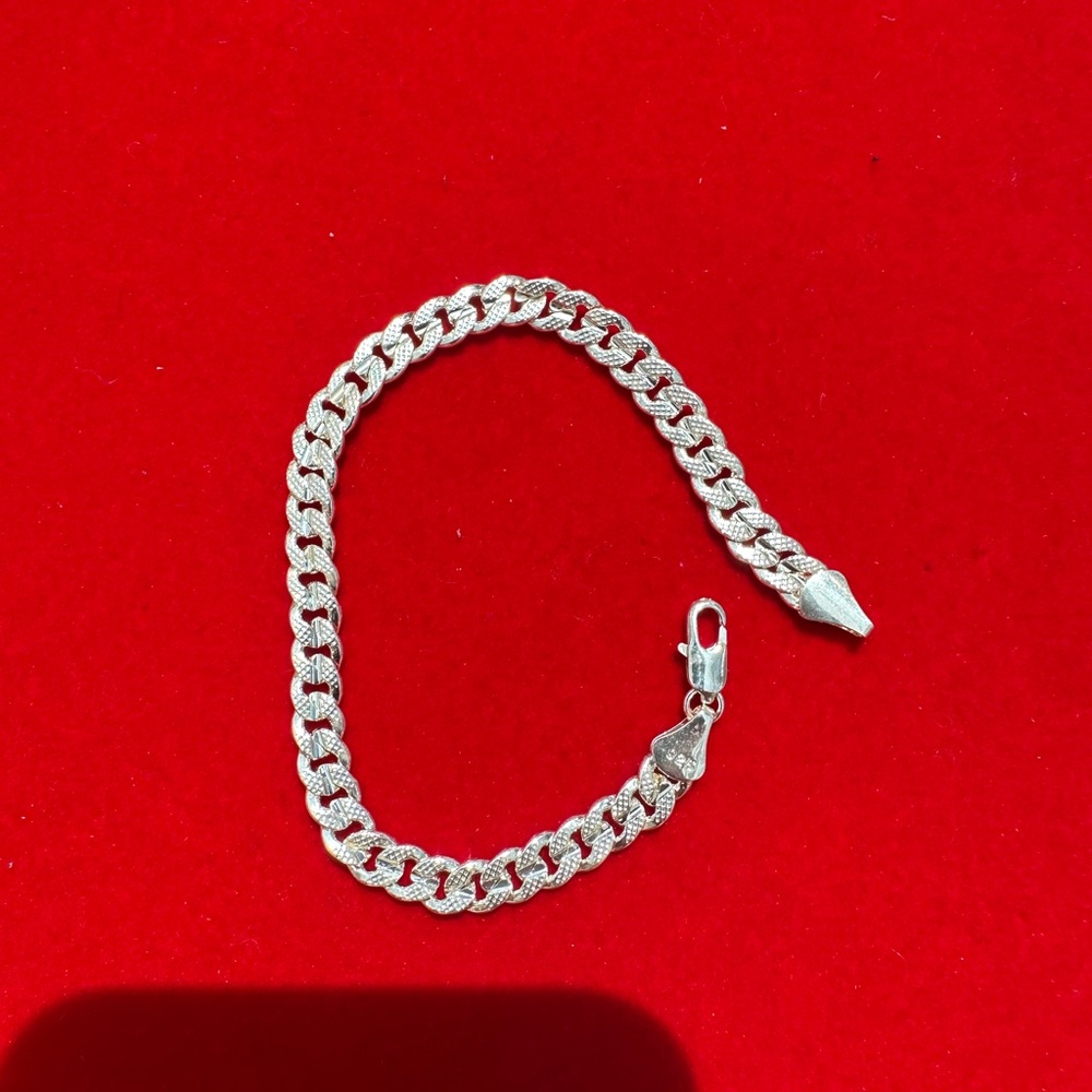 Brand new in the box Silver plated Cuban link Bracelet